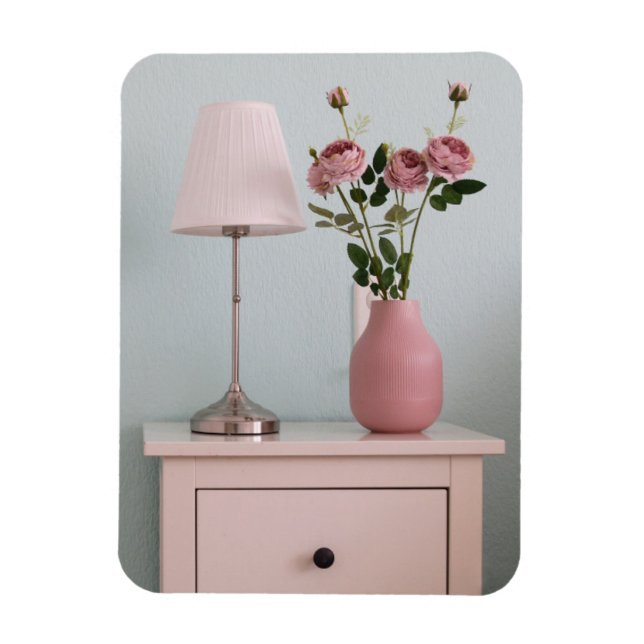 Magnet Flexible Fleurs | Roses rose pâle sur le stand de nuit (Vertical)