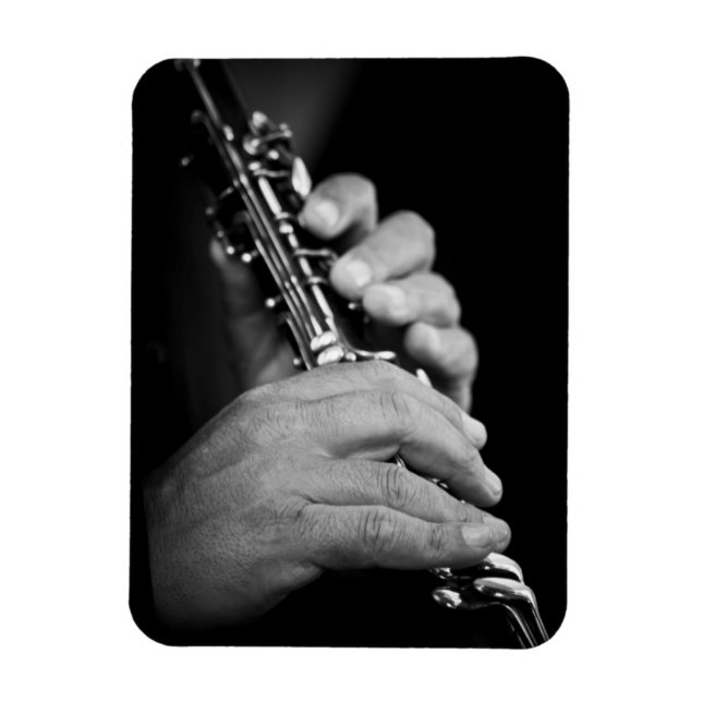 Magnet Flexible Flûte jouée en noir et blanc par un gitan (Vertical)