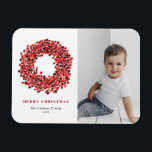 Magnet Flexible Gouache Red Winterberry Wreath Photo Noël<br><div class="desc">Apportez la beauté de l'hiver dans votre maison avec notre aimant photo de Noël personnalisable, avec une magnifique courge d'hiver rouge gouache peinte à la main! Cet aimant élégant combine votre photo de vacances chère avec un art exquis, ce qui en fait un gardien parfait pour la saison festive. Célébrez...</div>