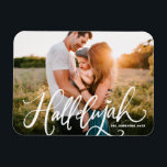 Magnet Flexible Hallelujah Moderne Calligraphie Noël Photo<br><div class="desc">Hallelujah ! Apportez une touche de joie de vacances à votre maison avec notre Aimant photo de Noël personnalisable! Parfait pour exposer des souvenirs chéris, cet aimant vous permet de le personnaliser avec votre photo festive préférée, ce qui en fait un ajout unique à votre décor de vacances. Un cadeau...</div>