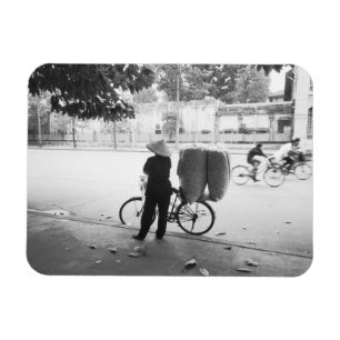 Magnet Flexible Hanoi Vietnam, femme livreuse à bicyclette (NR)
