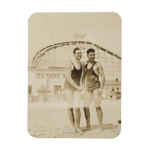 Magnet Flexible Hommes se tenant sur la plage