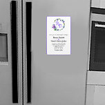 Magnet Flexible Jolie couronne fleurie Invitatiatiatiatia Mariage<br><div class="desc">Joli aimant faire-part de mariage fait en mat blanc, avec lavande puis cadre, autour du bord extérieur. Des images d'une couronne fleurie colorée, en haut de l'invitation, font faire les initiales de la mariée et du marié en lavande. Personnalisez tous les champs de texte personnalisés en fonction de vos besoins...</div>