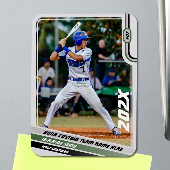 Magnet Flexible Joueur de baseball cadeau personnalisé en vert (Baseball Player Magnet in Light Grey with Custom Team Name and Black Green Stripes)
