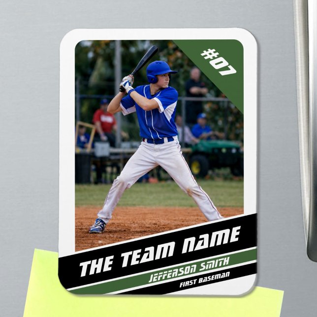 Magnet Flexible Joueur de baseball personnalisable blanc vert (Baseball Player Magnet in White with Custom Team Name and Black Green Stripes)