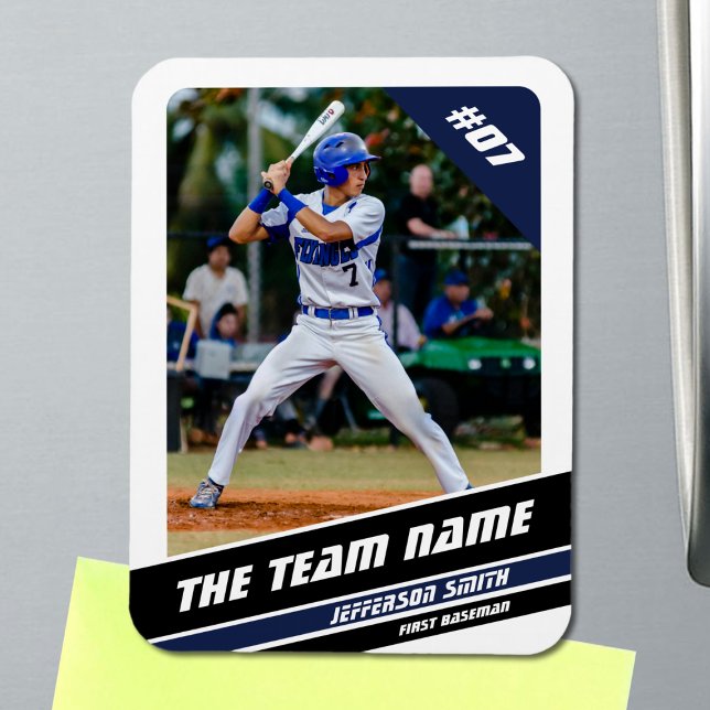 Magnet Flexible Joueur de baseball Personnalisable Bleu Blanc (Baseball Player Magnet in White with Custom Team Name and Black Blue Stripes)