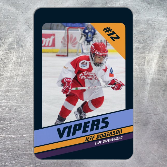 Magnet Flexible Joueur De Hockey Maintient L'Attention Sur Violet  (Ice Hockey: Vibrant violet jersey magnet featuring customizable player image and number.)