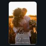 Magnet Flexible Jour le plus heureux jamais Élégant Mariage de cal<br><div class="desc">Un bel aimant photo mariage avec vos belles photos de mariage. Une élégante calligraphie blanche recouvre le "jour le plus heureux", agrémentée de fioritures décoratives, agrémente l'image d'un texte personnalisé du nom du couple et de la date du mariage, créant une atmosphère intemporelle et intime. Le texte est délicatement placé...</div>