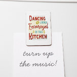 Magnet Flexible La Danse Est Très Encouragée Dans Cette Cuisine<br><div class="desc">Danser est fortement encouragé dans ce aimant de cuisine - Transformez votre cuisine en piste de danse pendant que vous traversez la pièce en moonwalk pour cuisiner, divertir ou juste pour laisser tomber vos cheveux après une dure journée. Cet aimant de typographie très funky est spécialement fait pour votre cuisine....</div>