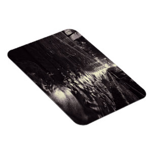 Magnet Flexible L'eau de pluie qui coule dans une rue pavée