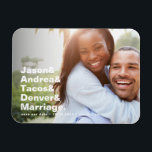 Magnet Flexible Liste de hip Typographie moderne Enregistrer la da<br><div class="desc">Un aimant de date intelligent et sur la tendance enregistrer la date dispose d'une liste personnalisée de toutes les choses qui rendent votre relation spéciale dans le style du mème commun sur une photo fiançailles et avec une ligne supplémentaire de texte d'information simple.</div>