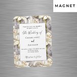 Magnet Flexible Lys blancs faire-part de mariage rétro argent<br><div class="desc">Lys blancs,  motif de fleurs comme arrière - plan. Personnalisez et ajoutez vos noms et les détails.</div>