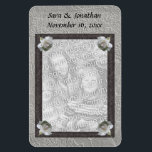 Magnet Flexible Mariage de cadre de roses blanches Photo personnal<br><div class="desc">Jolie roses blanches sur un cadre ruban noir enregistrer la date annonce ou mariage faveur 4x6 aimant réfrigérateur. Prêt pour votre photo spéciale. Remplissez vos informations dans le modèle. Apportez plus de modifications à la taille, au style et à la couleur du texte et de la police. Ajoutez votre photo...</div>