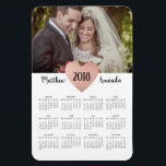 Magnet Flexible Mariage des jeunes mariés pour 2019 Calendrier Pho<br><div class="desc">Aimant photo Calendrier avec vos noms et un coeur d'or. Idéal pour Noël aux jeunes mariés et pour la faveur de mariage.</div>