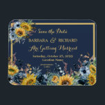 Magnet Flexible Mariage floral de tournesol bleu marine Date de sa<br><div class="desc">Ce magnifique Save the Date Magnet présente un arrière - plan bleu marine aux somptueux tournesols et entouré de fleurs et de verdure bleu clair. Le lettrage doré et les touches de calligraphie accompagnent parfaitement les belles fleurs. Un beau choix de design pour donner le ton à votre fête mariage....</div>