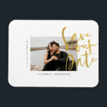 Magnet Flexible Mariage Or Moderne Photo Enregistrer la date<br><div class="desc">Design propose votre photo géniale avec l'expression Save The Date dans un script or moderne.  Customisez facilement avec des informations importantes de choix.  Complétera n'importe quel thème mariage moderne,  et toute saison.</div>