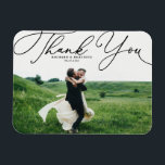 Magnet Flexible Mariage photo de script manuscrit Black Elegant<br><div class="desc">Fêtez votre amour et montrez de la gratitude avec notre mariage photo personnalisable merci aimant! Ce souvenir unique est parfait pour rappeler à vos proches votre journée spéciale tout en exprimant vos remerciements sincères d'une manière mémorable. Il dispose d'un élégant script blanc. Personnalisez en ajoutant votre photo et vos détails....</div>
