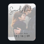 Magnet Flexible Mariage photo minimal Enregistrer la date Carte po<br><div class="desc">Ce design est minimal,  avec la photo du couple surlignée d'une couverture blanche transparente. Créé par Simply Farmhouse Press.</div>