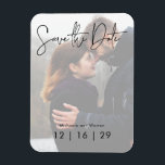 Magnet Flexible Mariage photo minimal Enregistrer la date Carte po<br><div class="desc">Ce design est minimal,  avec la photo du couple surlignée d'une couverture blanche transparente. Créé par Simply Farmhouse Press.</div>