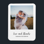 Magnet Flexible Mariage photo simple en noir et blanc moderne<br><div class="desc">Aimant moderne de mariage avec un design simple et minimaliste noir et blanc avec "amour et merci" dans un script élégant,  sous votre photo préférée. Ces magnets chics feraient de belles faveurs de mariage pour n'importe quel style de mariage.</div>