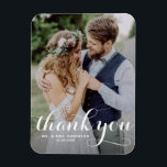 Magnet Flexible Mariage photo White Modern Calligraphy<br><div class="desc">Fêtez votre amour et montrez de la gratitude avec notre mariage photo personnalisable merci aimant! Ce souvenir unique est parfait pour rappeler à vos proches votre journée spéciale tout en exprimant vos remerciements sincères d'une manière mémorable. Il dispose d'une couverture photo typographique moderne. Personnalisez en ajoutant votre photo et vos...</div>