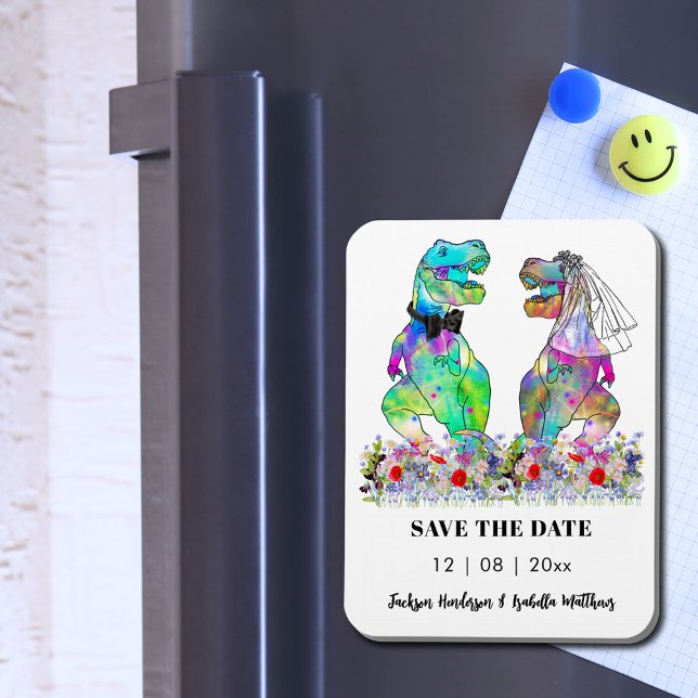 Magnet Flexible Mariage Thème Dinosaure Drôle Enregistrez la Date (Dinosaur wedding save the date invitation magnet colorful T-Rex bride and groom wildflower meadow)