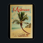 Magnet Flexible Melbourne Palm Tree Vintage voyage<br><div class="desc">Un imprimé d'art moderne Melbourne Florida,  d'époque rétro,  dans un style d'affiche de voyage. Il dispose d'un palmier incurvé sur une plage de sable avec l'océan sous un ciel bleu nuageux.</div>