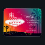 Magnet Flexible Merci Mariage de Las Vegas<br><div class="desc">Chic, fabuleux panneau de Las Vegas belles étoiles et silhouettes de palmier arrière - plan de couleur arc-en-ciel illustré sur des Magnets Flexi de Merci de mariage personnalisés. Créez des cadeaux super fabuleux et mémorables pour vos invités mariages spéciaux en customisant les magnets colorés avec votre propre libellé! (Vous pouvez...</div>