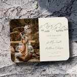 Magnet Flexible Mountain Outdoor Sage Green Wedding Enregistrer La<br><div class="desc">Sage Green Pine Tree minimaliste Mariage extérieur minimaliste Enregistrer l'aimant de date. Célébrez votre journée spéciale avec ce design élégant et magnifique pour embellir votre occasion spéciale. Tous les textes sont pré-arrangés pour que vous personnalisiez facilement et rapidement avec vos propres détails.</div>