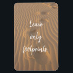 Magnet Flexible Ne laisser que le devis de plage Empreintes<br><div class="desc">Belle idée de mariage,  ces magnets adorables sont imprimés avec une image d'empreintes dans le sable,  et les mots Laisser seulement des empreintes...  Vous pouvez customiser l'élément en modifiant le texte ou en ajoutant des mots. Parfait pour ceux qui ont un mariage à la plage.</div>
