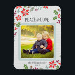 Magnet Flexible Paix et amour | Photo de vacances<br><div class="desc">L'aimant photo moderne de style boisé présente "Paix et Amour" avec du texte personnalisé, et des illustrations de feuilles de Noël saints, baies, poinsettias, branches de pins, et glands qui encadrent la photo carré. L'arrière - plan a une apparence texturée en tricot gris clair. Le design comprend des couleurs rouge,...</div>