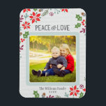 Magnet Flexible Paix et amour | Photo de vacances<br><div class="desc">L'aimant photo moderne de style boisé présente "Paix et Amour" avec du texte personnalisé, et des illustrations de feuilles de Noël saints, baies, poinsettias, branches de pins, et glands qui encadrent la photo carré. L'arrière - plan a une apparence texturée en tricot gris clair. Le design comprend des couleurs rouge,...</div>