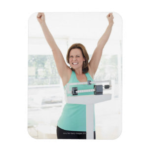Magnet Flexible Perte de poids réussie. Pesage heureux de femme