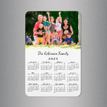 Magnet Flexible Photo et nom personnalisables Calendrier 2025<br><div class="desc">Personnalisez un aimant calendrier 2025 avec les gens que vous aimez. Remplacez l'exemple de photo et le nom par le vôtre dans la barre latérale. Le texte personnalisé est dans une police de script noir moderne. Ci-dessous, un petit calendrier noir sur un arrière - plan blanc. Fabrique un grand rembourrage...</div>