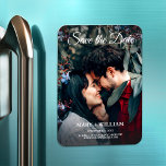 Magnet Flexible Photo Minimaliste Tendance Enregistrer La Date Cad<br><div class="desc">Photo minimaliste à la mode Enregistrer la date Mariage Aimant cadeau ✨ 💑 Élégance captée : Magnets Mariages modernes 💑 Annoncez votre histoire d'amour avec un raffinement intemporel grâce à notre collection d'aimants Mariages modernes "Élégance captée". Ces magnets exquis mêlent harmonieusement esthétique moderne, moments de coeur et calligraphie élégante pour...</div>