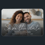 Magnet Flexible Photo personnalisée Enregistrer le Fiançailles Mar<br><div class="desc">Enregistrez la photo de date mariage 4" x 6" carte magnétique caractéristiques votre photo de paysage horizontal préférée fiançailles superposée avec "Save The Date" dans la belle calligraphie script et vos prénoms ou prénoms, la destination de votre mariage et la date dans la typographie moderne simple. Customisez votre carte dès...</div>