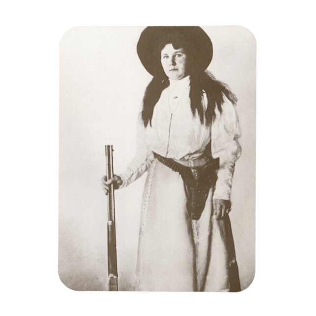 Magnet Flexible Portrait photo d'une cowgirl tenant un fusil, v. 1 (Vertical)