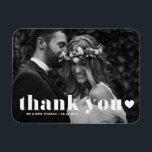 Magnet Flexible Retro Bold Typographie Photo Mariage Merci<br><div class="desc">Fêtez votre amour et montrez de la gratitude avec notre mariage photo personnalisable merci aimant! Ce souvenir unique est parfait pour rappeler à vos proches votre journée spéciale tout en exprimant vos remerciements sincères d'une manière mémorable. Il est doté d'une typographie rétro et audacieuse et d'une couverture cardiaque. Personnalisez-le en...</div>
