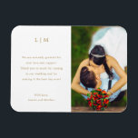 Magnet Flexible Simple or blanc Monogramme photo Mariage magnétiqu<br><div class="desc">Simple aimant de mariage avec un design moderne et élégant avec votre monogramme de deux lettres et votre message de remerciement en or sur un arrière - plan blanc. A droite, votre photo préférée. Le texte peut être modifié en n'importe quelle couleur. Un design chic et design qui conviendra à...</div>