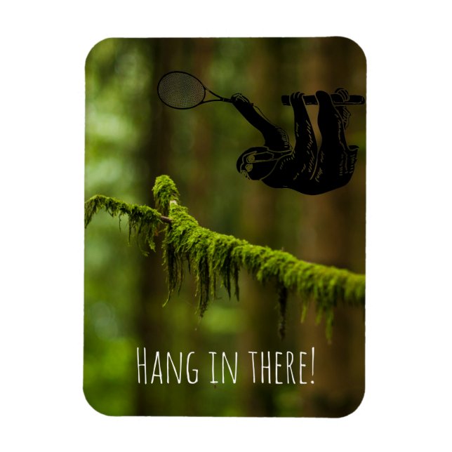 Magnet Flexible Sloth avec Racquet de tennis dans la forêt tropica (Vertical)