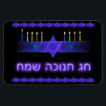 Magnet Flexible Star Bar Menorah<br><div class="desc">Une image fractale violette et bleue, avec un Magen David (Étoile de David), au milieu, comme un Chanukkah menorah. Le motif est répété comme une bordure supérieure et inférieure. Les bougies ont été allumées. "Chag Chanukkah Sameach" (Heureux Chanoukkah) apparaît dans un texte brillant. Tout sur un arrière - plan de...</div>