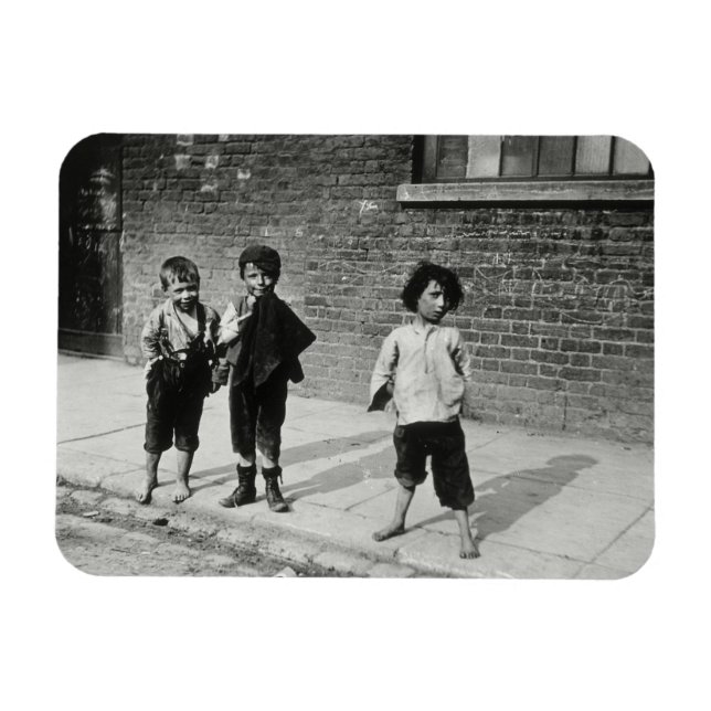 Magnet Flexible Street urchins à Lambeth (b/w photo) (Horizontal)