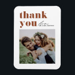 Magnet Flexible Terracotta Retro Typographie Mariage photo moderne<br><div class="desc">Envoyez une appréciation sincère avec notre mariage photo personnalisable, merci aimnet, conçu pour combiner magnifiquement la typographie rétro audacieuse avec un élégant script manuscrit. Cet aimant de remerciement offre une façon unique et élégante d'express votre gratitude aux invités qui ont célébré votre journée spéciale. Personnalisez la carte avec vos détails....</div>