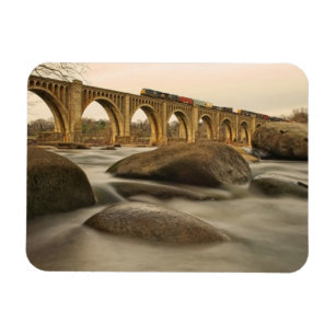Magnet Flexible Train au-dessus de James River