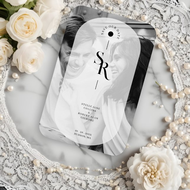 Magnet Flexible Transparence du volume délicat Initiales blanches  (Delicate Vellum Transparency Elegant Black & White Wedding Initials Photo Save the Date Magnet.)