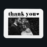 Magnet Flexible Typographie noir Retro Mariage photo Merci<br><div class="desc">Fêtez votre amour et montrez de la gratitude avec notre mariage photo personnalisable merci aimant! Ce souvenir unique est parfait pour rappeler à vos proches votre journée spéciale tout en exprimant vos remerciements sincères d'une manière mémorable. Il est doté d'une typographie rétro et audacieuse et d'une couverture cardiaque. Personnalisez-le en...</div>