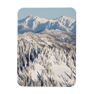 Magnet Flexible Une vue pittoresque des montagnes et des arbres de