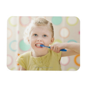 Magnet Flexible USA, Utah, Lehi, fille (2-3) brossant les dents