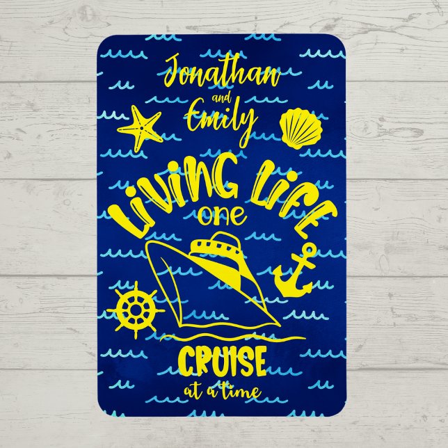 Magnet Flexible Vie personnalisée Une croisière à la fois Magn (Living life one cruise at a time.  Personalized cruise door magnet.)