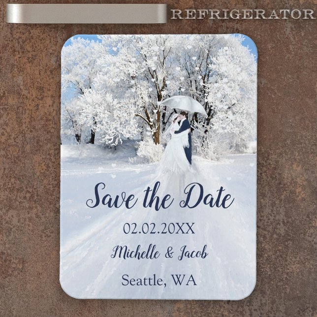 Magnet Flexible Winter Wonderland Fine Art Enregistrer la date (Save the Date magnet featuring a fine art painting with a romantic couple in a winter wonderland)